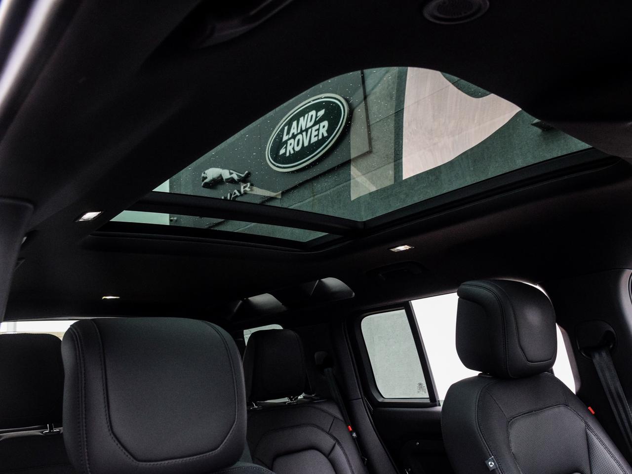 2024 Land Rover Defender X-Dynamic SE Photo