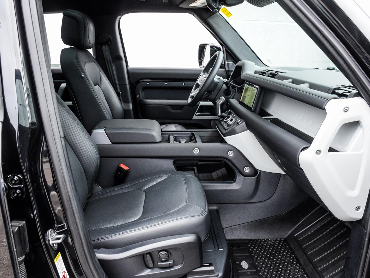 2024 Land Rover Defender X-Dynamic SE Photo