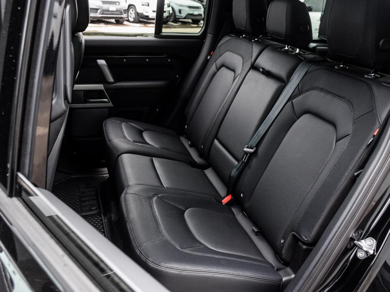 2024 Land Rover Defender X-Dynamic SE Photo