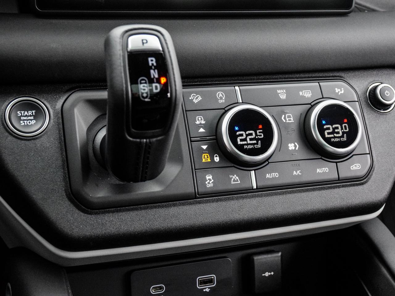 2024 Land Rover Defender X-Dynamic SE Photo
