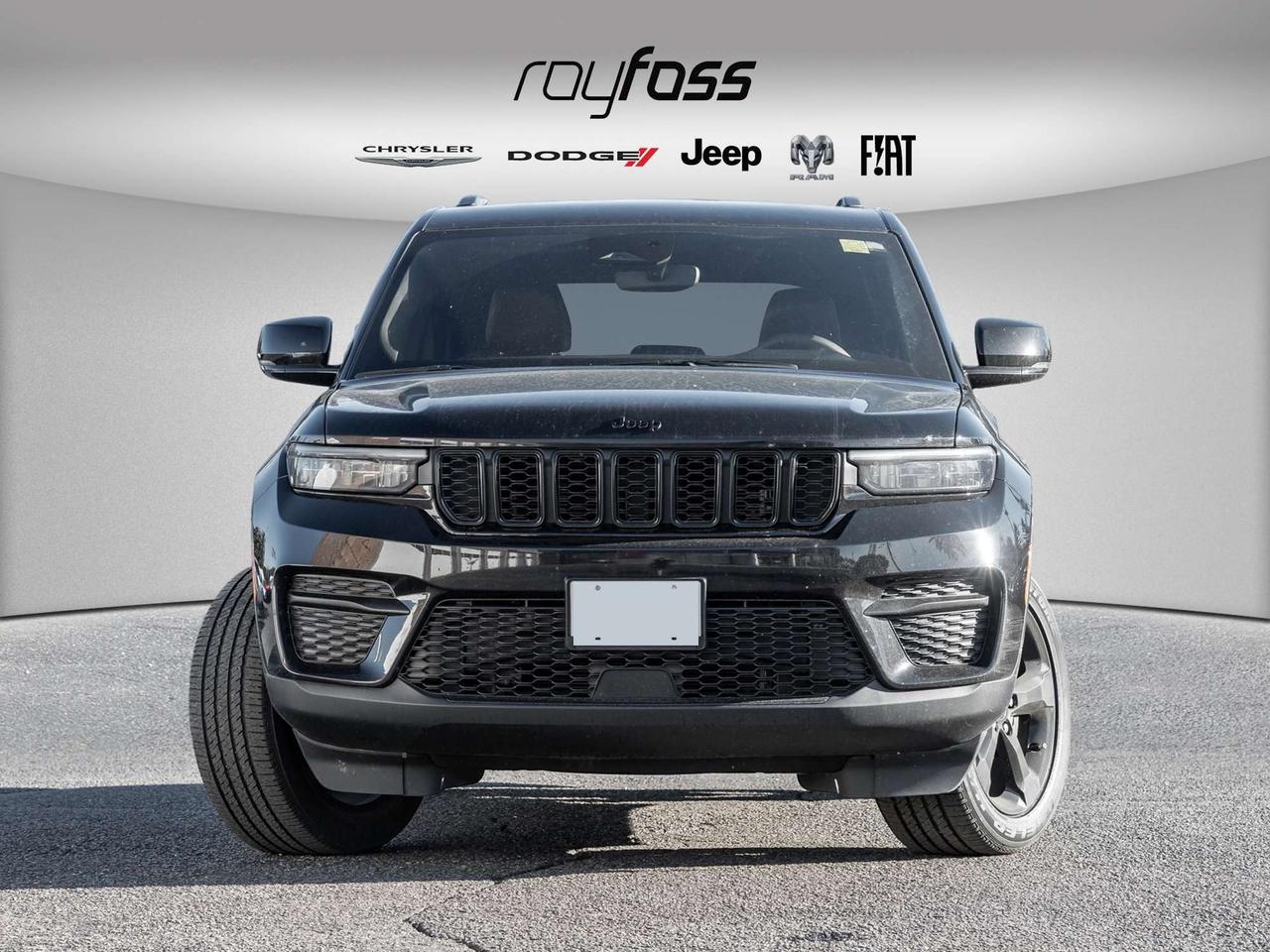2024 Jeep Grand Cherokee AWD Altitude   Clean Carfax   Low KMs   20" Alloy Photo1