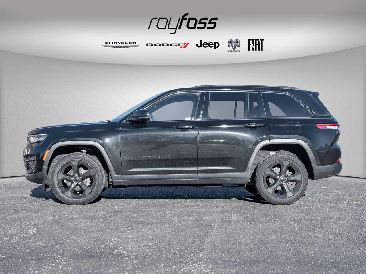 2024 Jeep Grand Cherokee AWD Altitude   Clean Carfax   Low KMs   20" Alloy Photo2