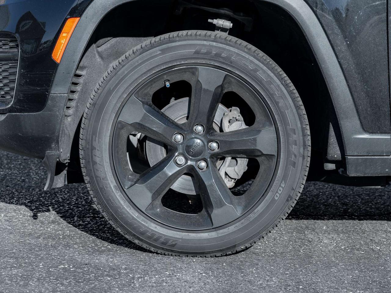 2024 Jeep Grand Cherokee AWD Altitude   Clean Carfax   Low KMs   20" Alloy Photo