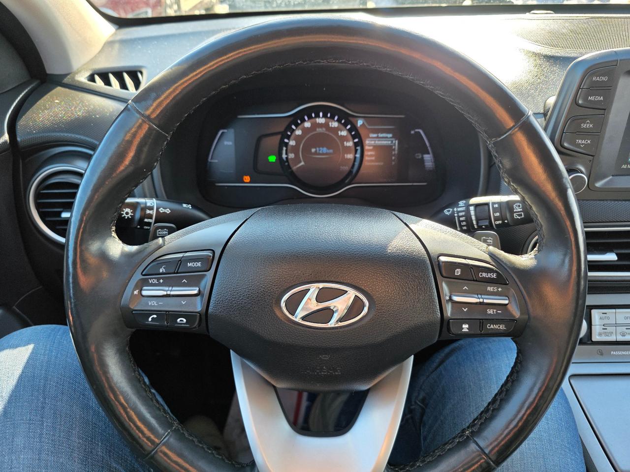 2021 Hyundai KONA electric Essential 4dr Front-Wheel Drive Photo