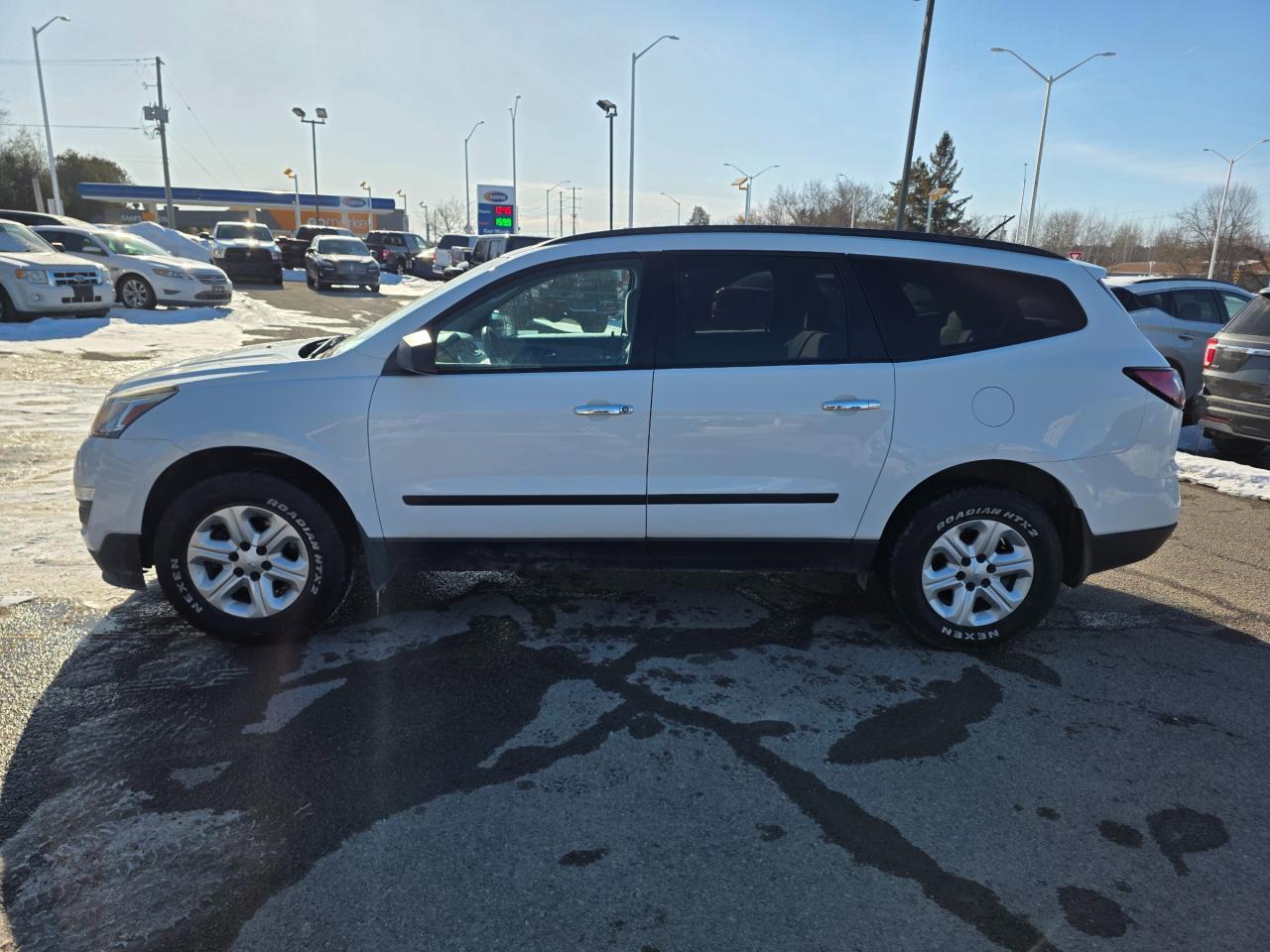 2017 Chevrolet Traverse LS Front-Wheel Drive Photo3