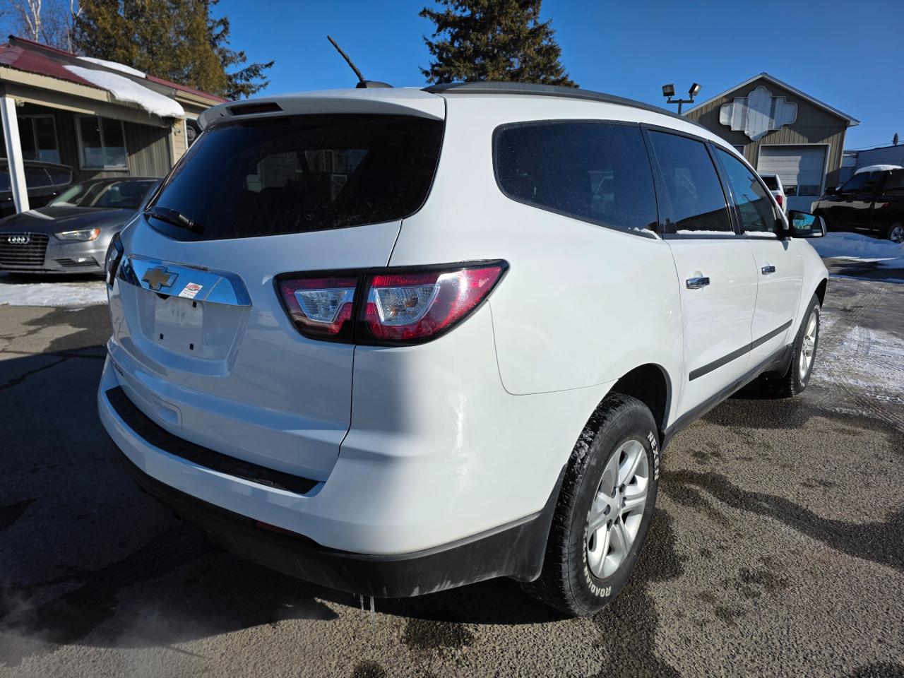 2017 Chevrolet Traverse LS Front-Wheel Drive Photo