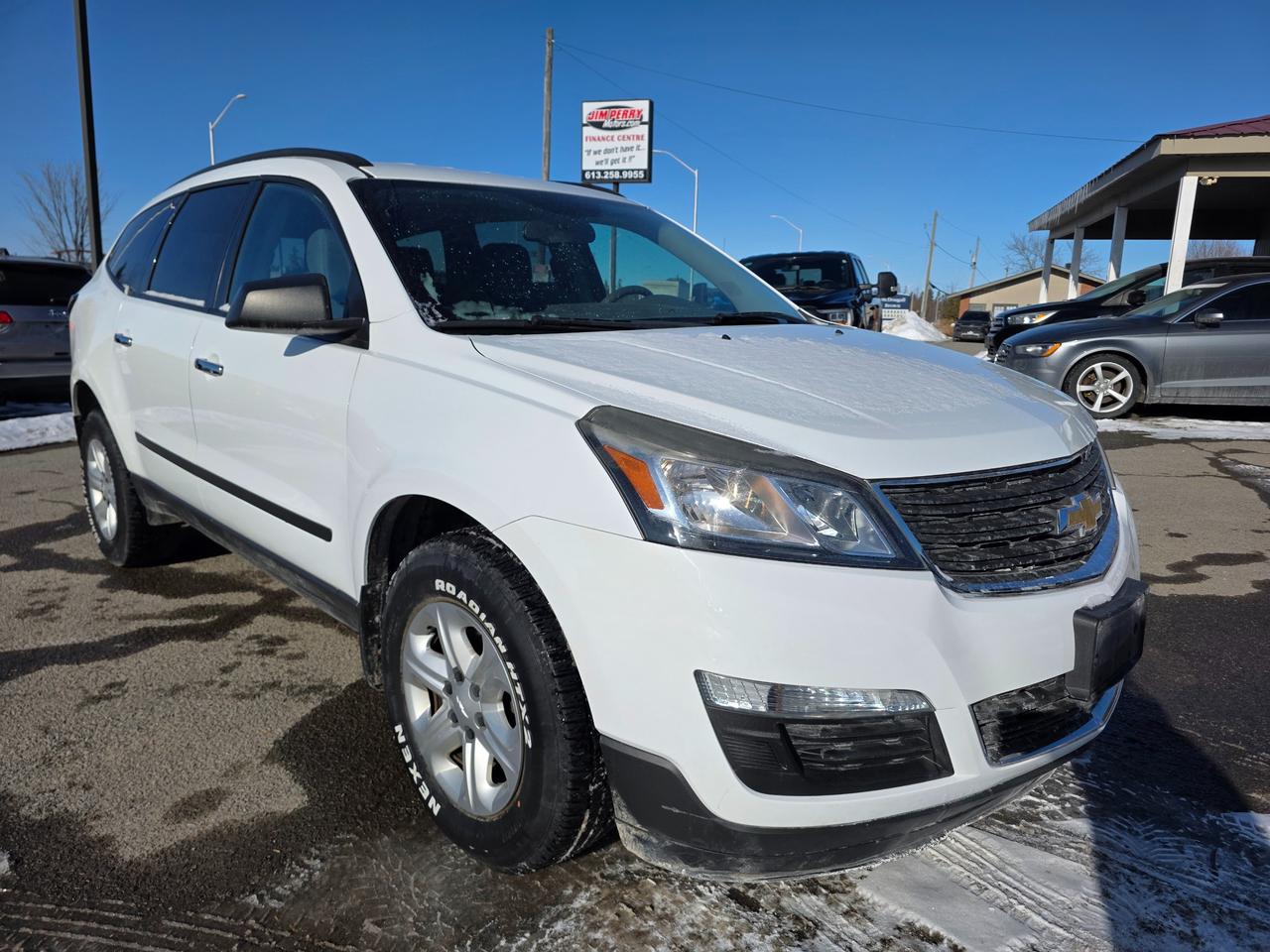 2017 Chevrolet Traverse LS Front-Wheel Drive Photo0