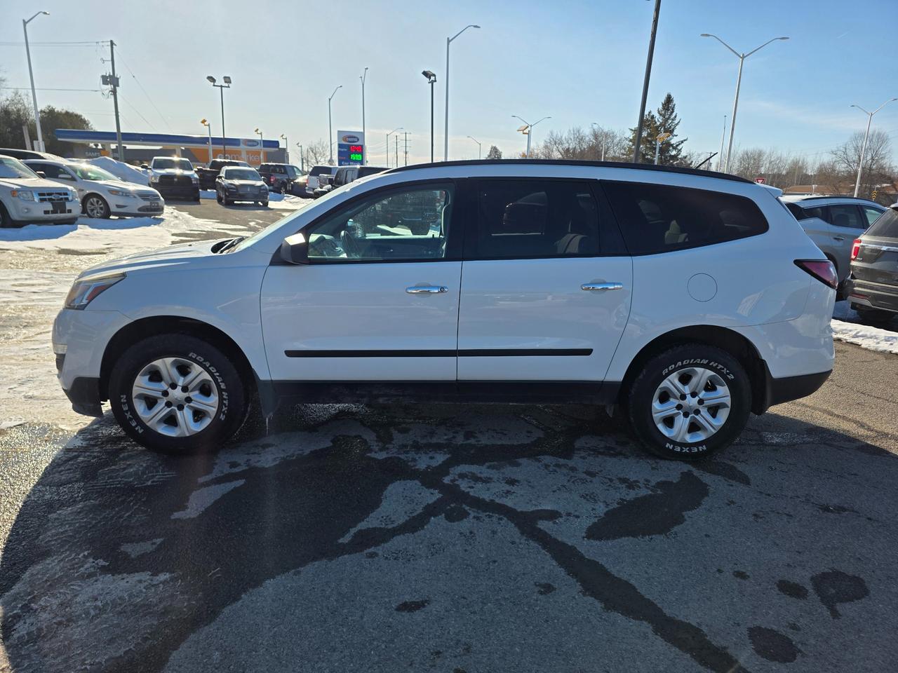 2017 Chevrolet Traverse LS Front-Wheel Drive Photo3