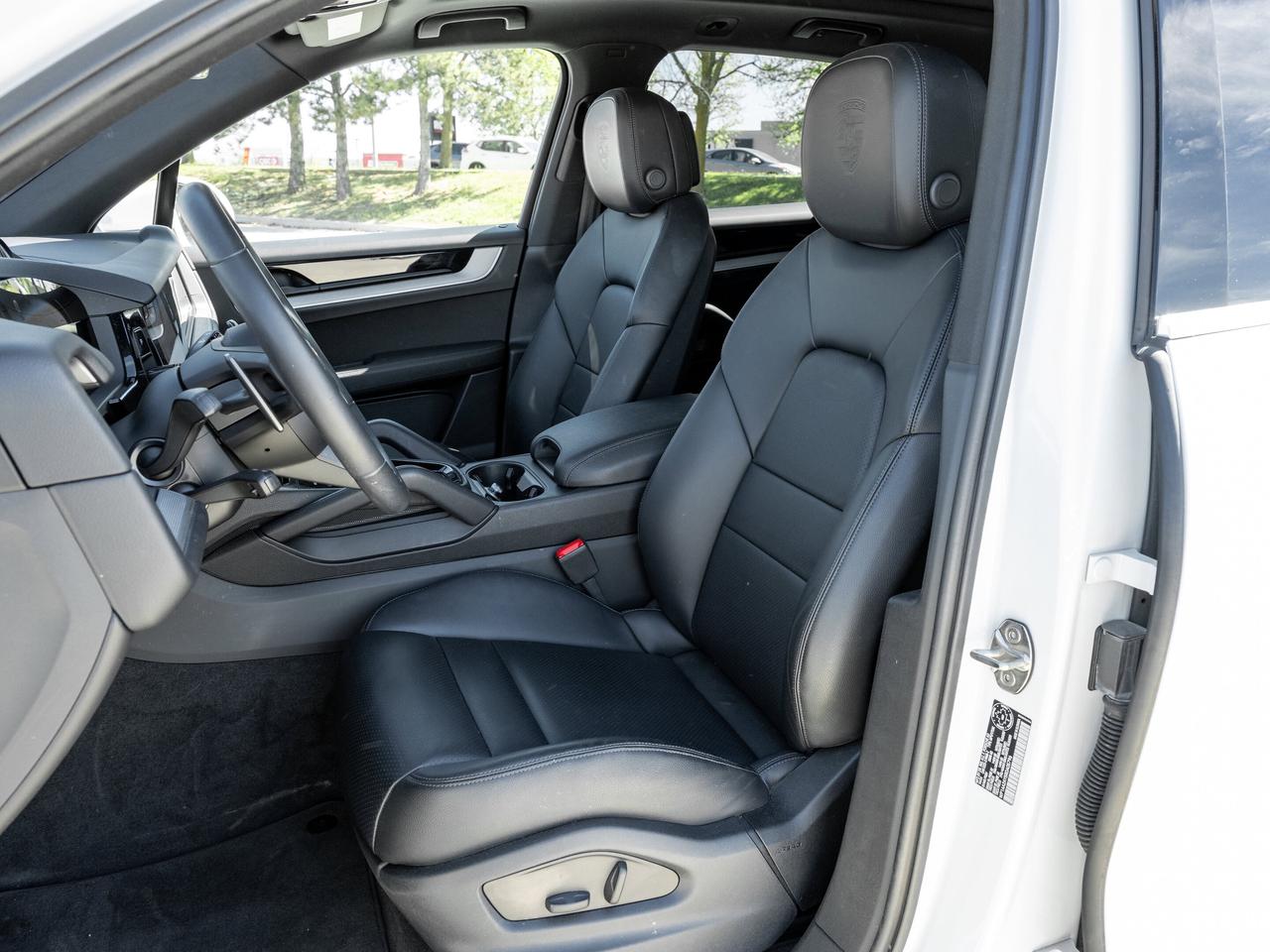 2024 Porsche Cayenne AWD CPO Premium Pkg Surround View Roof Rails in Al Photo