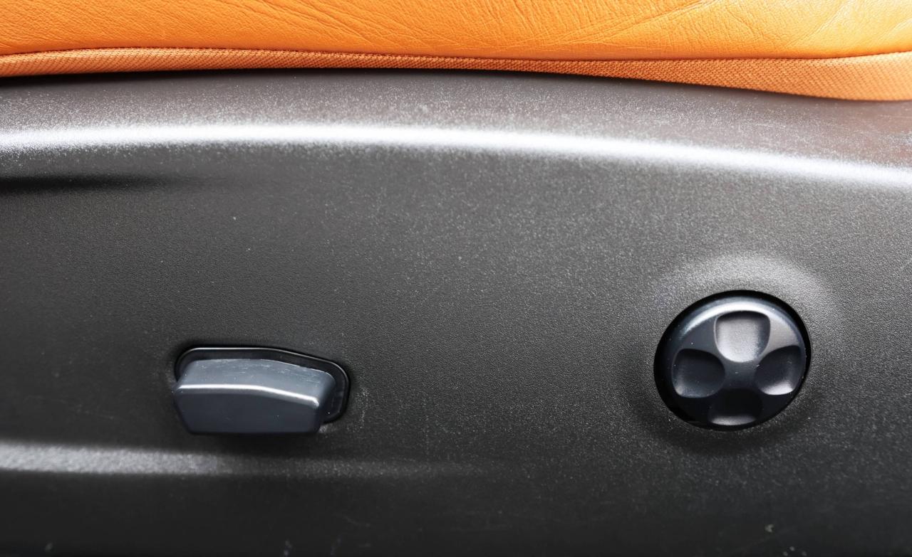 2016 Dodge Challenger SRT-HELLCAT/NAV/LEATHER/B CAM/P SEAT/H&C SEATS/HAR Photo