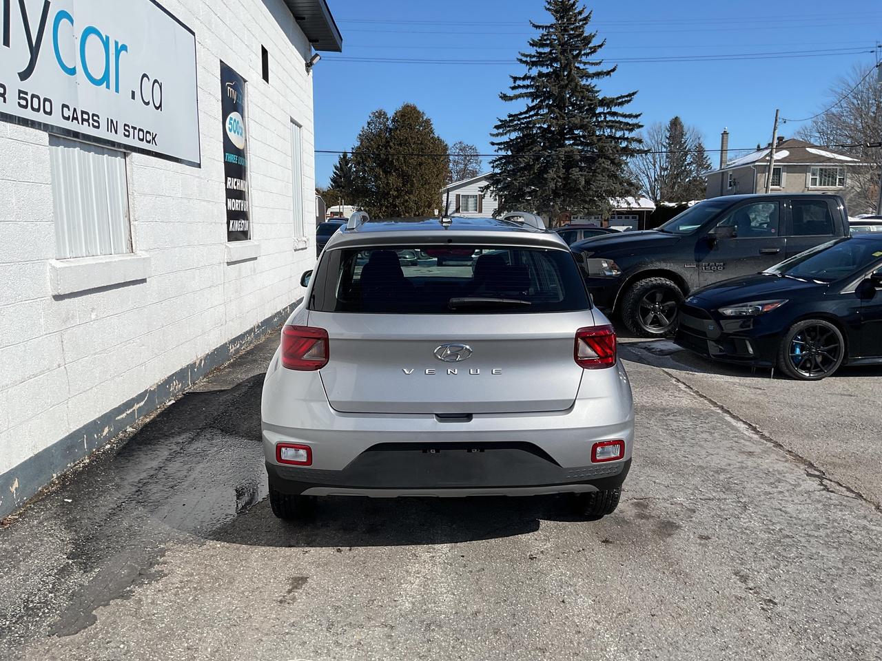 2025 Hyundai Venue  Photo3