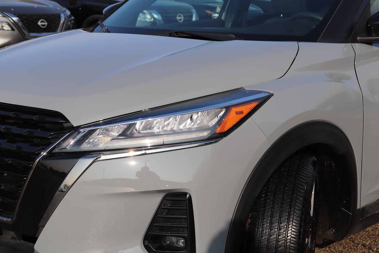 2022 Nissan Kicks SR PREMIUM PACKAGE 1 OWNER BOSE SOUND LEATHERETTE Photo