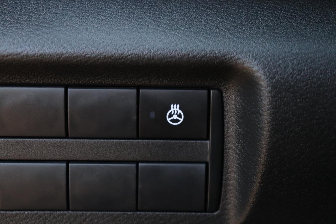 2022 Nissan Kicks SR PREMIUM PACKAGE 1 OWNER BOSE SOUND LEATHERETTE Photo