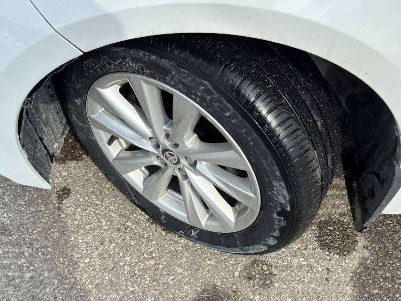 2024 Toyota Corolla Toyota Warranty l LE l CVT l 2.0 l 4Cyl l Like New Photo