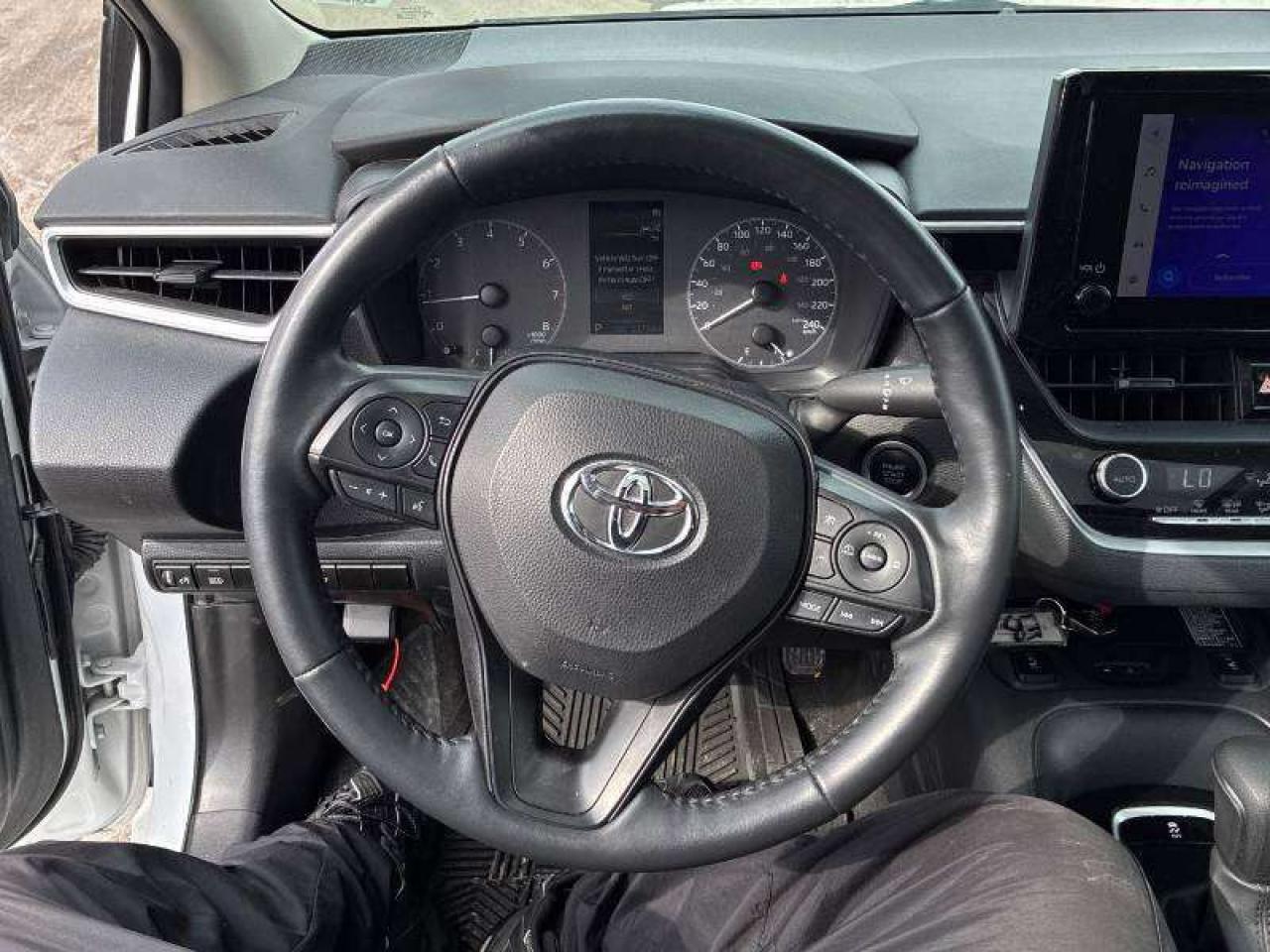 2024 Toyota Corolla Toyota Warranty l LE l CVT l 2.0 l 4Cyl l Like New Photo