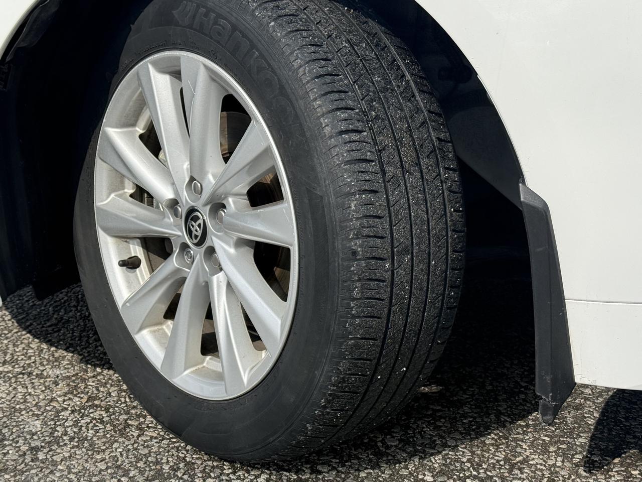 2024 Toyota Corolla Toyota Warranty l LE l CVT l 2.0 l 4Cyl l Like New Photo3