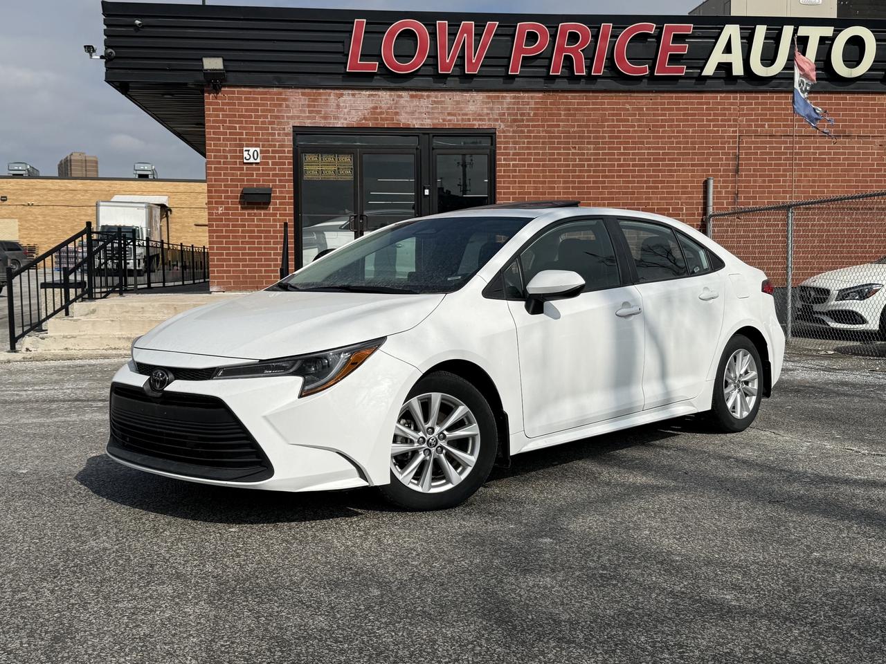 2024 Toyota Corolla Toyota Warranty l LE l CVT l 2.0 l 4Cyl l Like New Photo