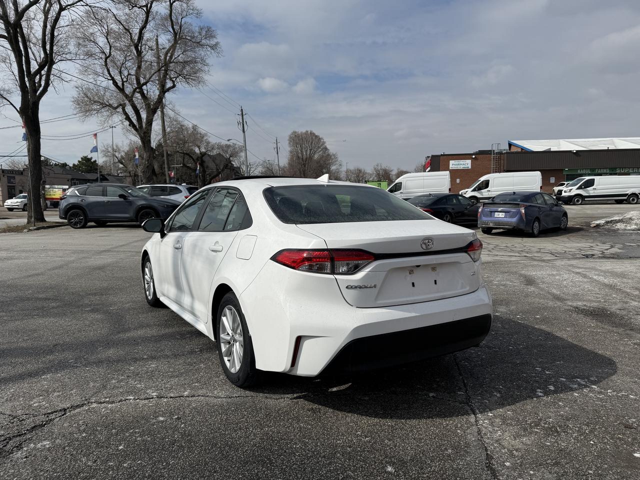 2024 Toyota Corolla Toyota Warranty l LE l CVT l 2.0 l 4Cyl l Like New Photo