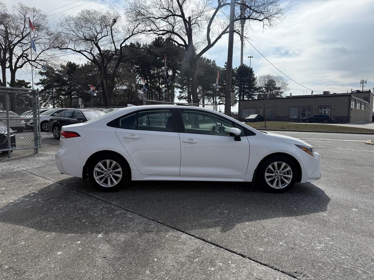 2024 Toyota Corolla Toyota Warranty l LE l CVT l 2.0 l 4Cyl l Like New Photo