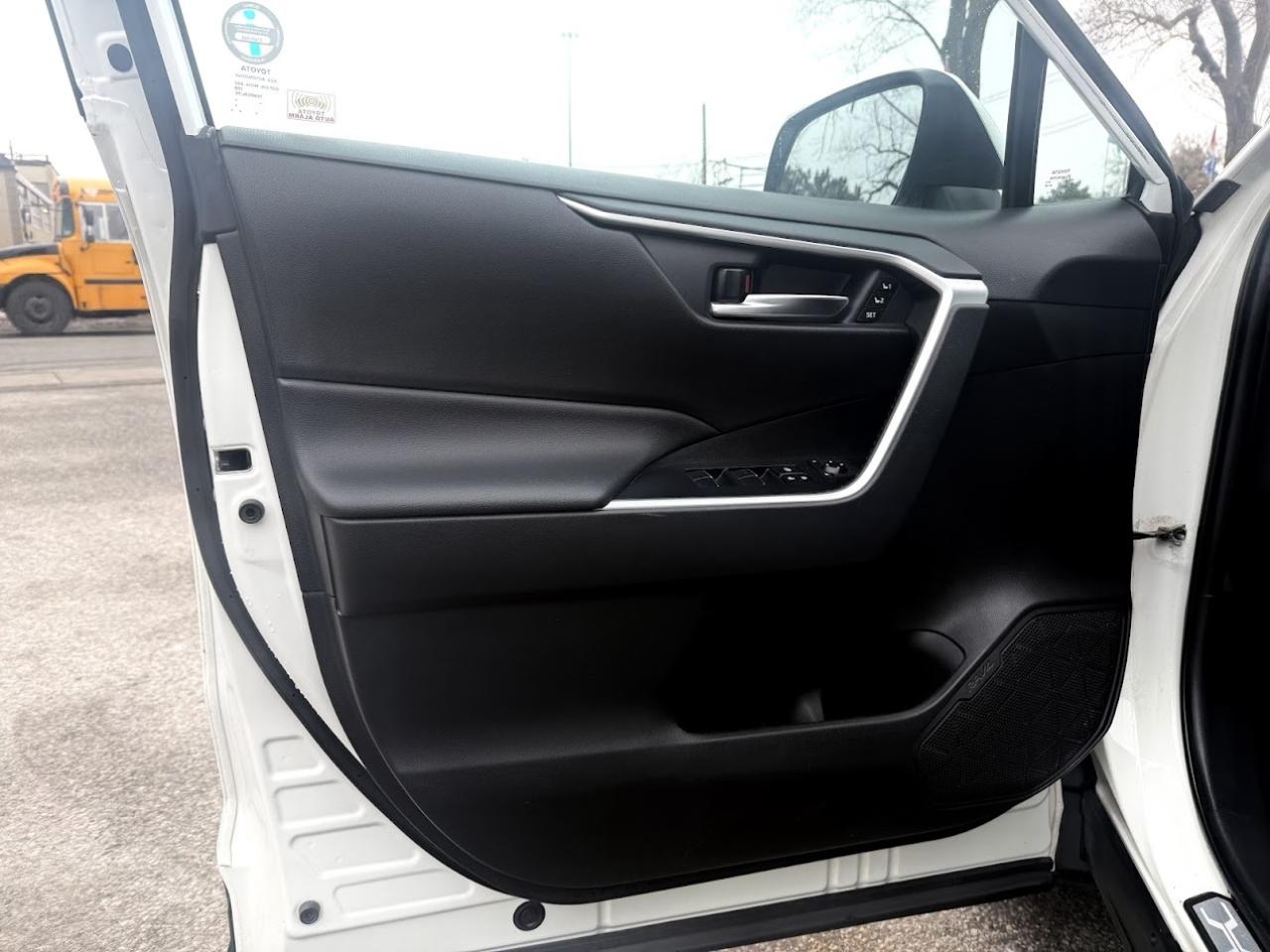 2019 Toyota RAV4 No Accident l XLE Premium l AWD l One Owner l 2.5L Photo