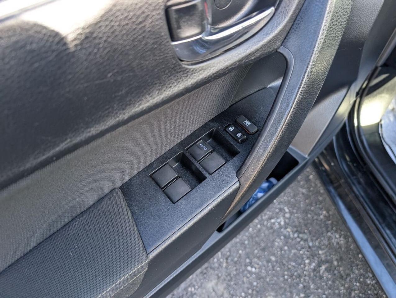 2019 Toyota Corolla LE  CAMERA   HTD SEATS Photo