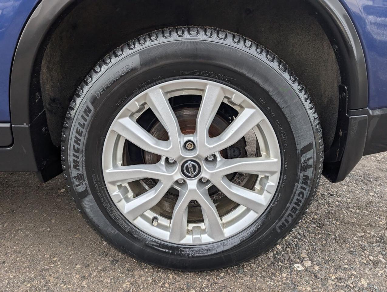 2019 Nissan Rogue SV AWD   CAMERA   HTD SEATS Photo