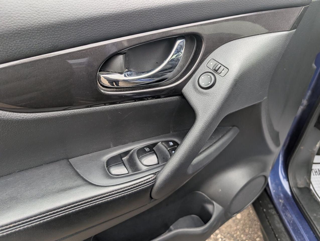 2019 Nissan Rogue SV AWD   CAMERA   HTD SEATS Photo
