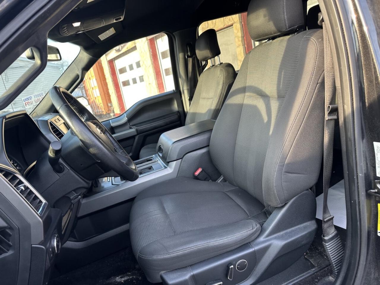 2015 Ford F-150 4WD SUPERCREW 145" LARIAT Photo