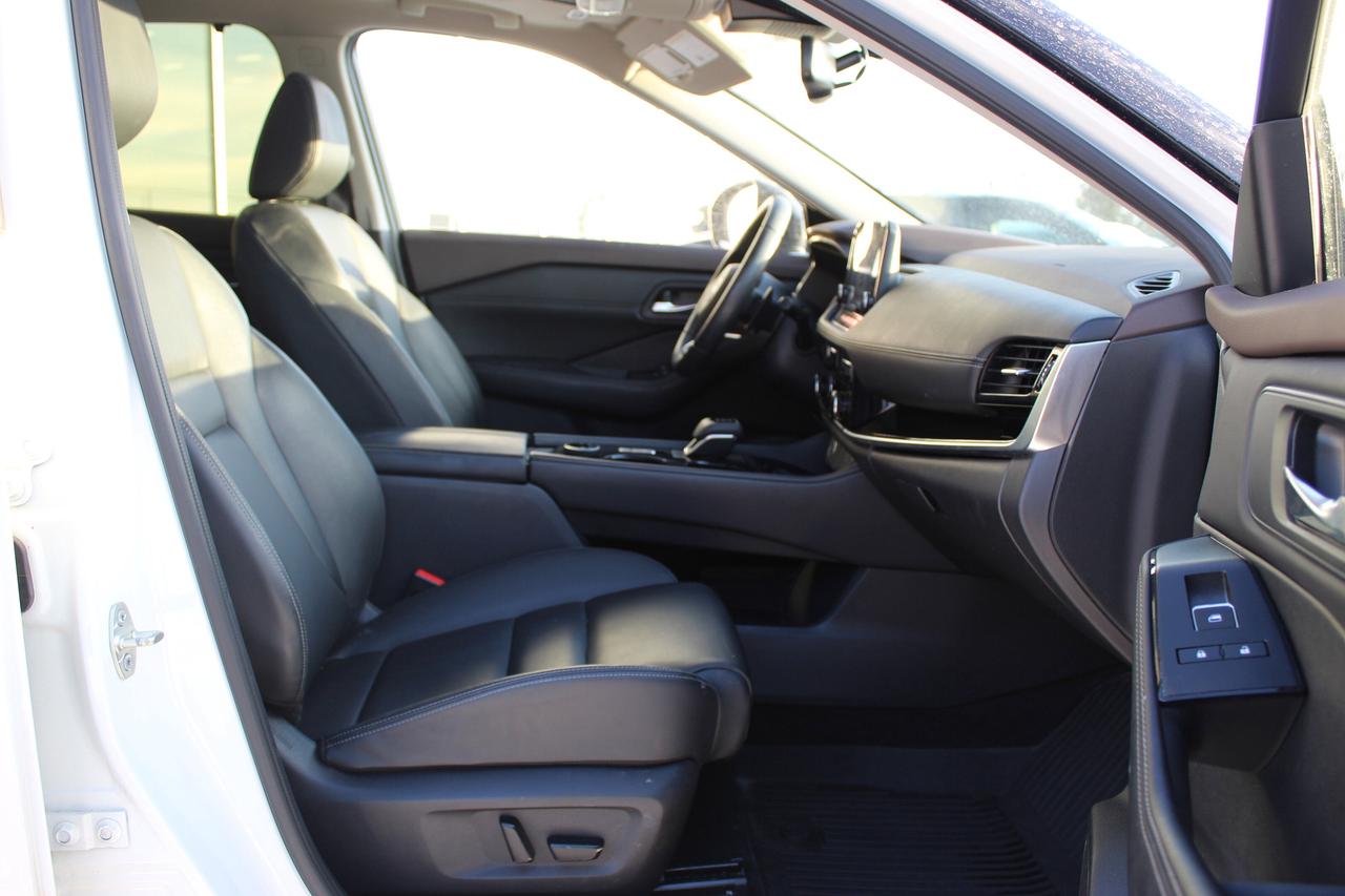 2023 Nissan Rogue SL / NAVIGATION / SUNROOF / REMOTE START / LOW KIL Photo