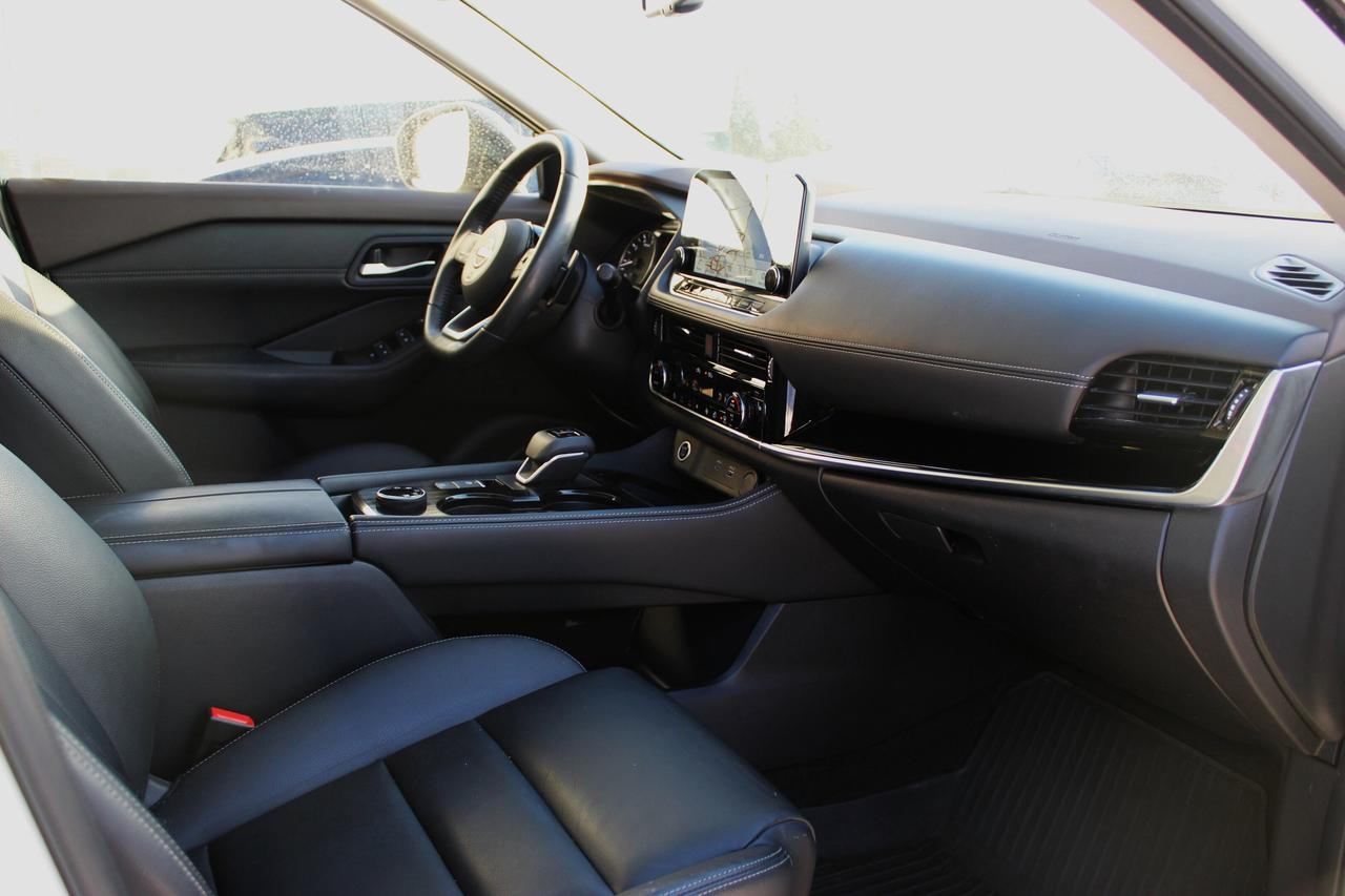 2023 Nissan Rogue SL / NAVIGATION / SUNROOF / REMOTE START / LOW KIL Photo