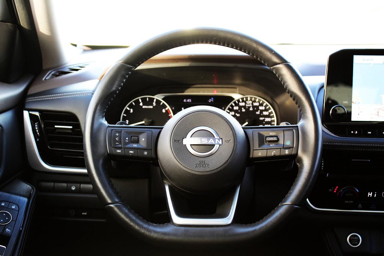 2023 Nissan Rogue SL / NAVIGATION / SUNROOF / REMOTE START / LOW KIL Photo