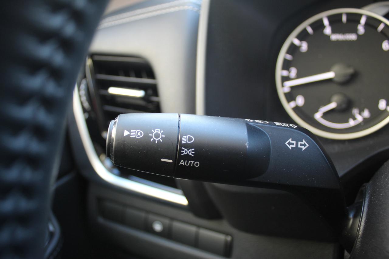 2023 Nissan Rogue SL / NAVIGATION / SUNROOF / REMOTE START / LOW KIL Photo