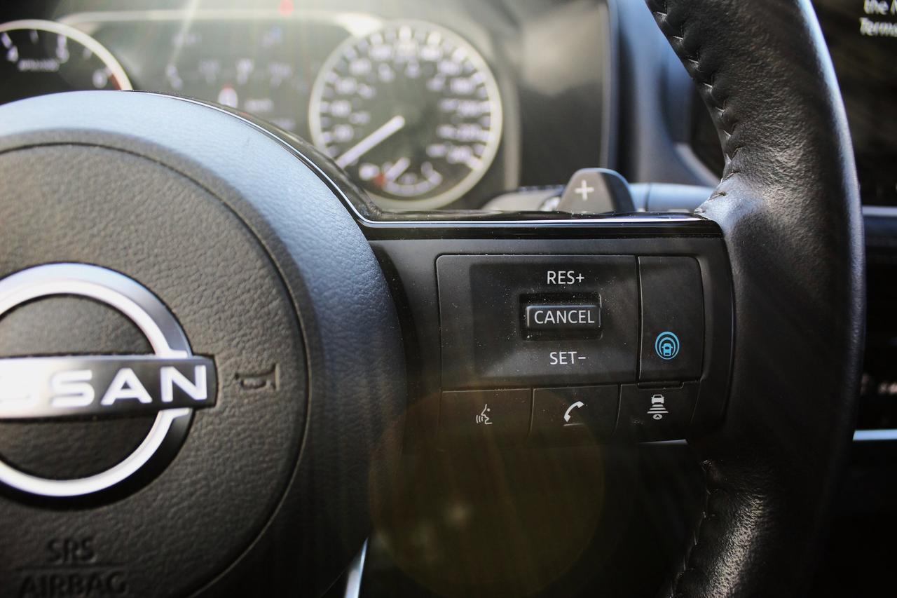 2023 Nissan Rogue SL / NAVIGATION / SUNROOF / REMOTE START / LOW KIL Photo