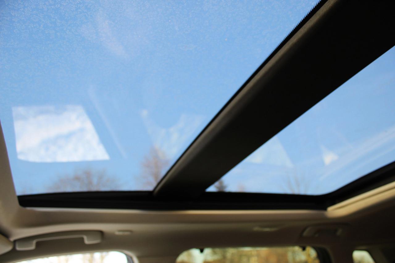 2023 Nissan Rogue SL / NAVIGATION / SUNROOF / REMOTE START / LOW KIL Photo