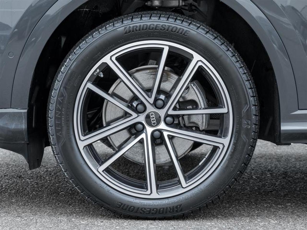 2025 Audi New Q5 2.0T Progressiv 4dr All-Wheel Drive quattro Sport Utility Photo4