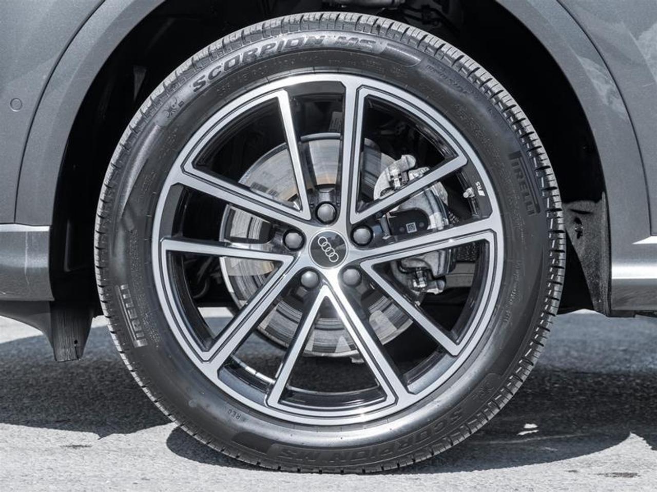 2025 Audi New Q5 2.0T Progressiv 4dr All-Wheel Drive quattro Sport Utility Photo4