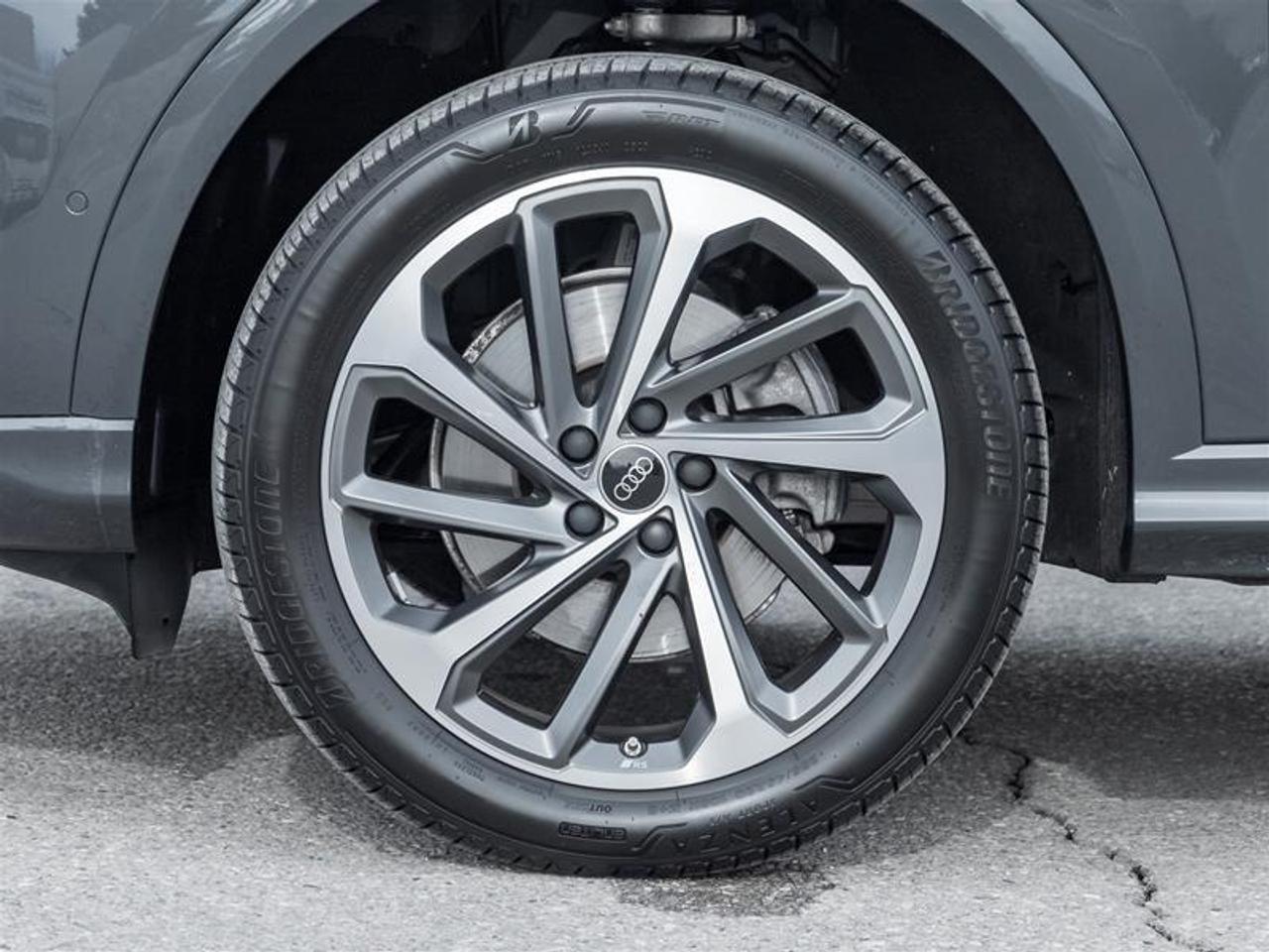 2025 Audi New Q5 2.0T Progressiv 4dr All-Wheel Drive quattro Sport Utility Photo4