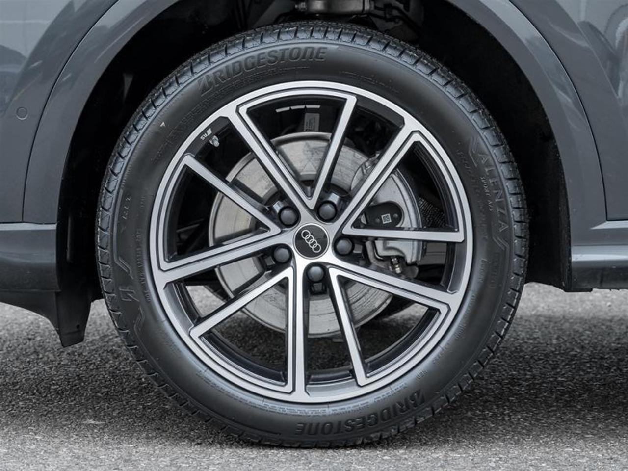 2025 Audi New Q5 2.0T Progressiv 4dr All-Wheel Drive quattro Sport Utility Photo4