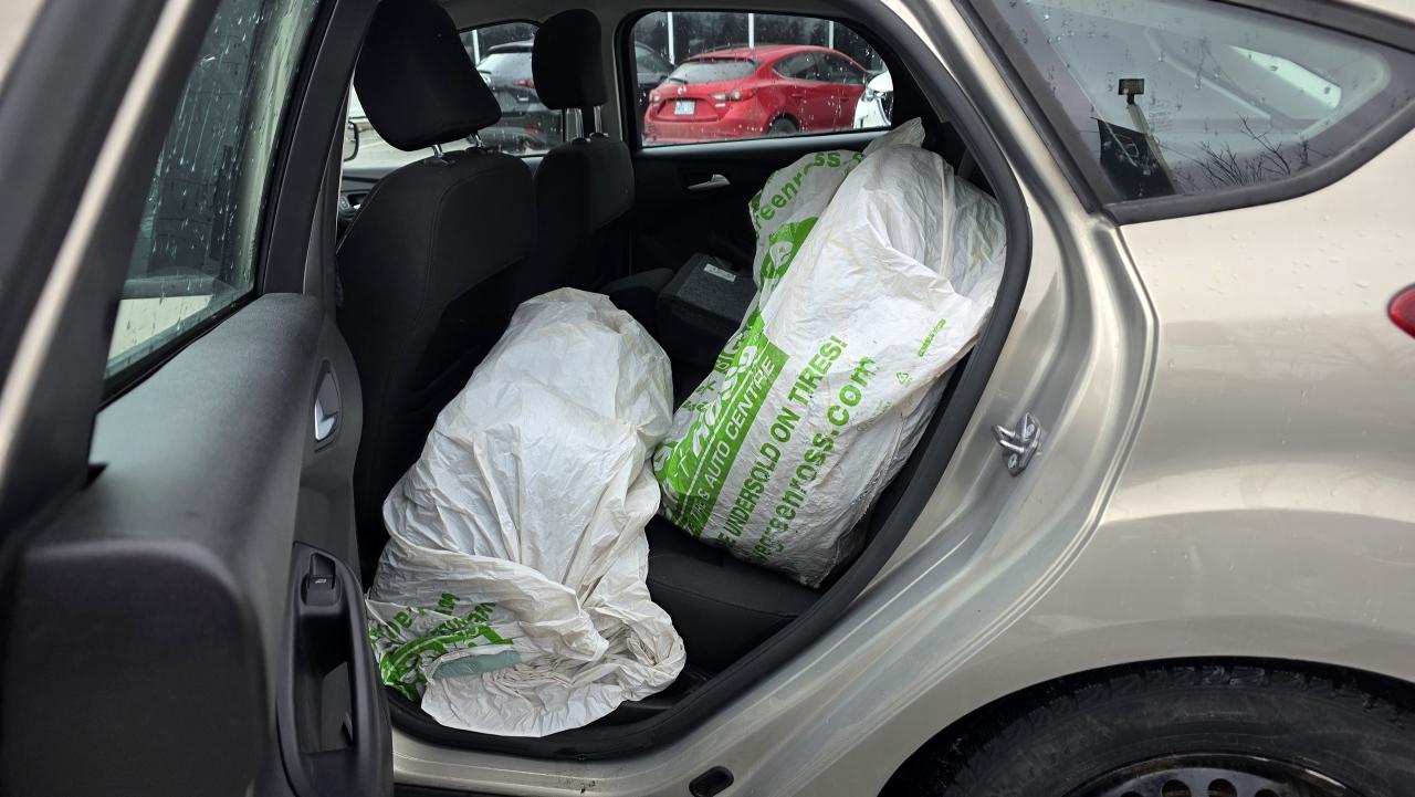 2015 Ford Focus AUTO REAR CAMERA 2 SET OF TIRES LOW KM Photo