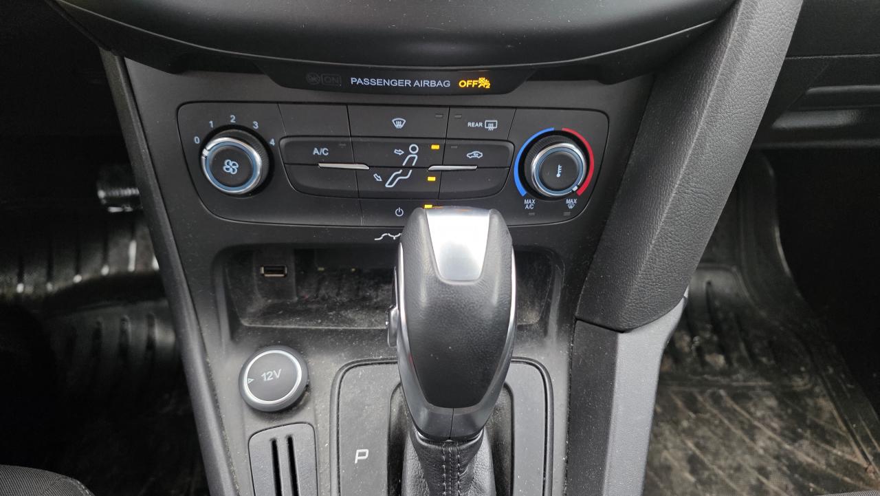 2015 Ford Focus AUTO REAR CAMERA 2 SET OF TIRES LOW KM Photo