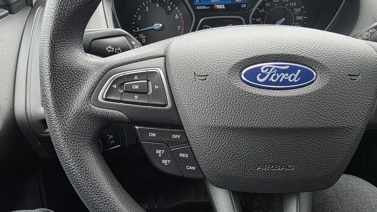 2015 Ford Focus AUTO REAR CAMERA 2 SET OF TIRES LOW KM Photo