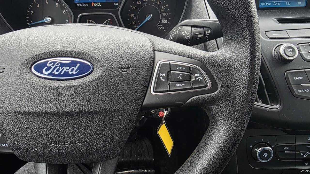 2015 Ford Focus AUTO REAR CAMERA 2 SET OF TIRES LOW KM Photo