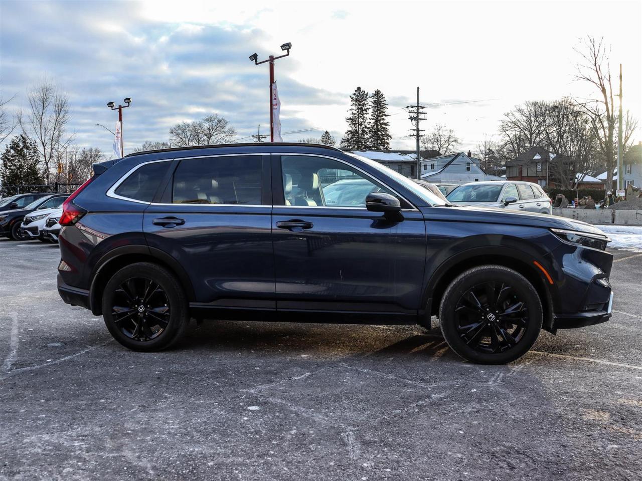 2023 Honda CR-V Hybrid Touring LEATHER NAVI SUNROOF Photo2
