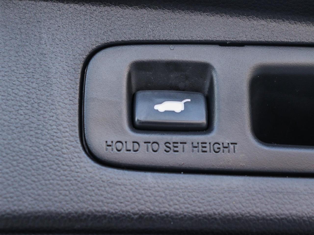 2023 Honda CR-V Hybrid Touring LEATHER NAVI SUNROOF Photo