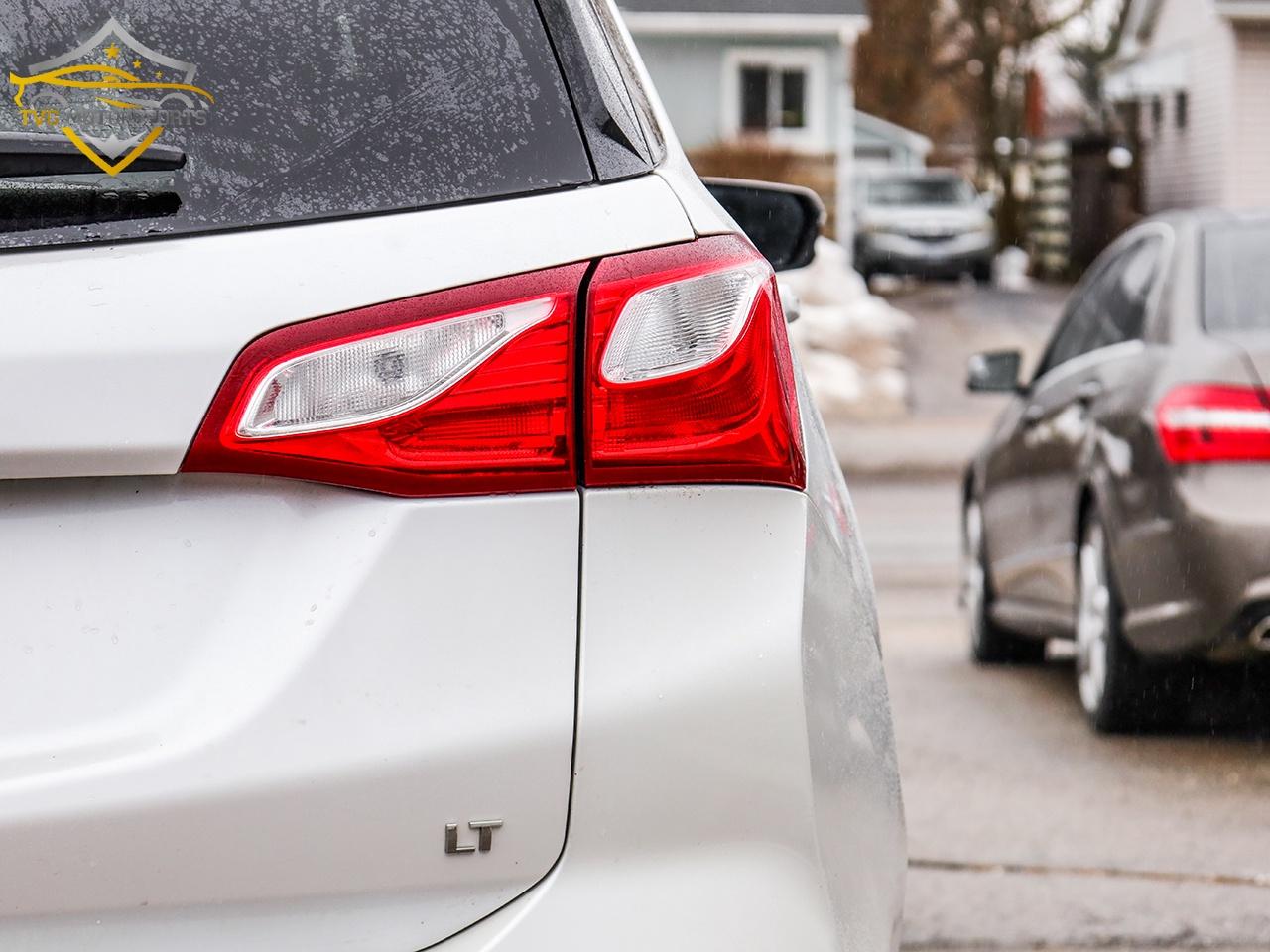 2018 Chevrolet Equinox LT FWD HEATED SEATS CARPLAY Safety Included! Photo