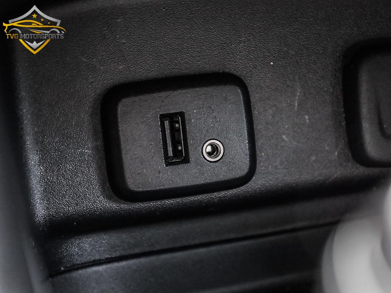 2018 Chevrolet Equinox LT FWD HEATED SEATS CARPLAY Safety Included! Photo