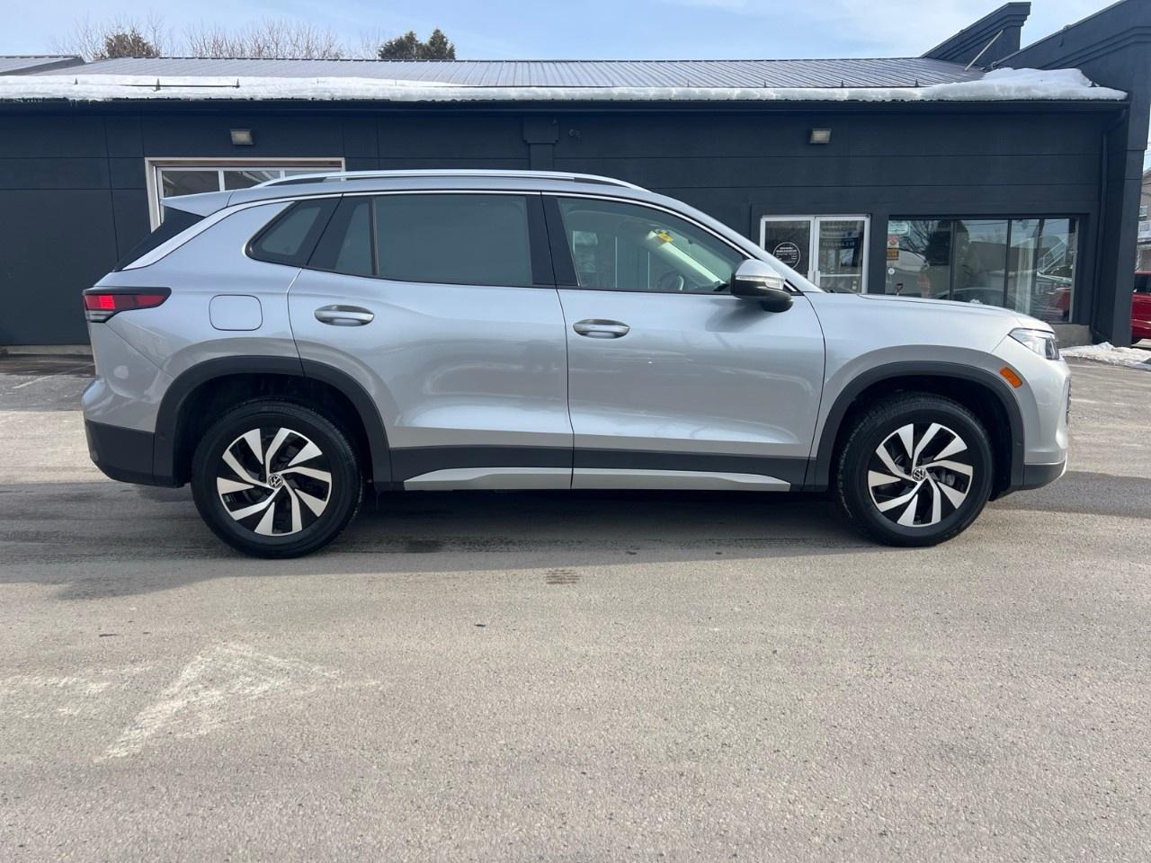 2025 Volkswagen Tiguan Trendline 4Motion Photo