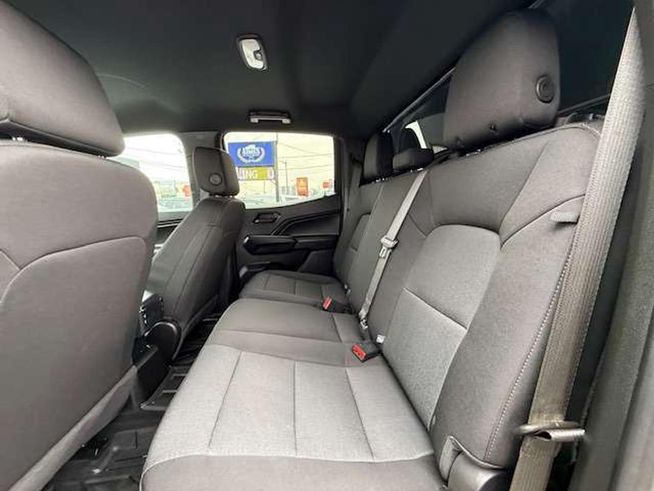 2024 Chevrolet Colorado 4WD Crew Cab WT Photo