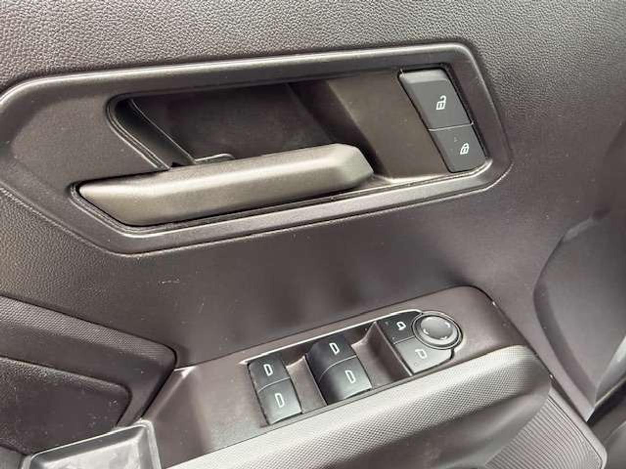 2024 Chevrolet Colorado 4WD Crew Cab WT Photo