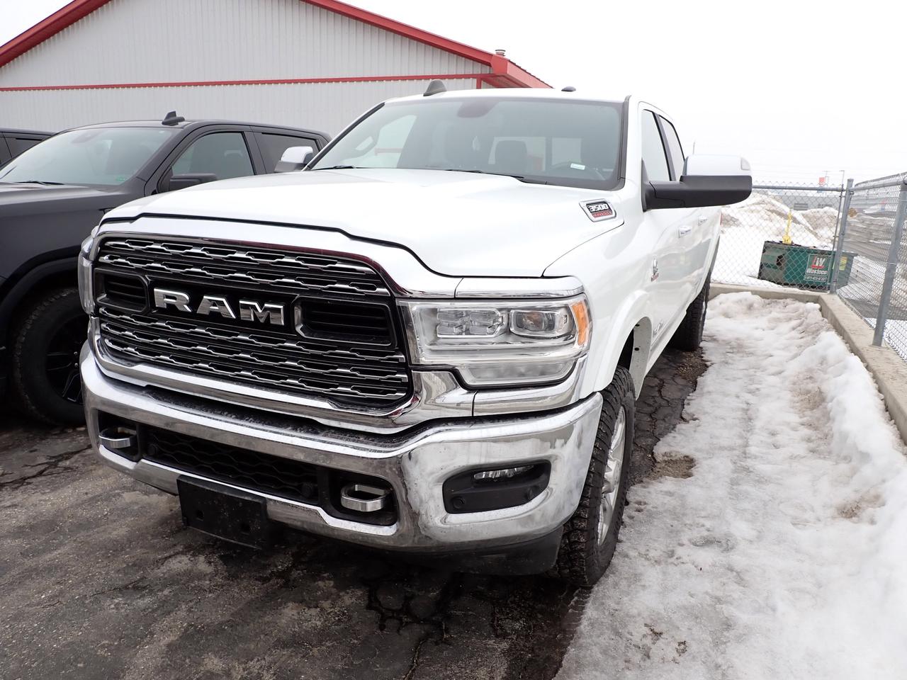 2022 RAM 3500 Limited 4WD CREW CAB 8' BOX *DIESEL* Photo